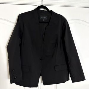 NWT - Eloquii Women’s lined, no lapel, one button blazer / SZ 22